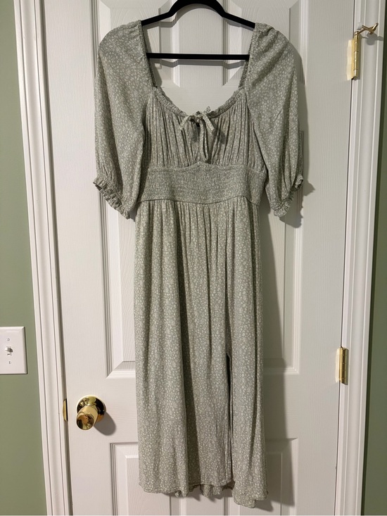Hollister Dresses & Skirts - Hollister Sage Green Smocked Waist Midi Dress